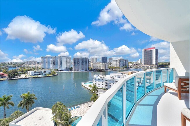 Building Photo - 1945 S Ocean Dr