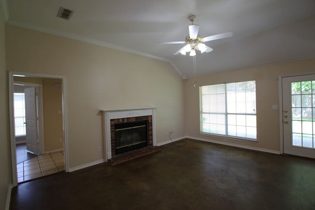 Building Photo - Almost Ready! 3 Bedroom 2 Bath in Whitehouse ISD!