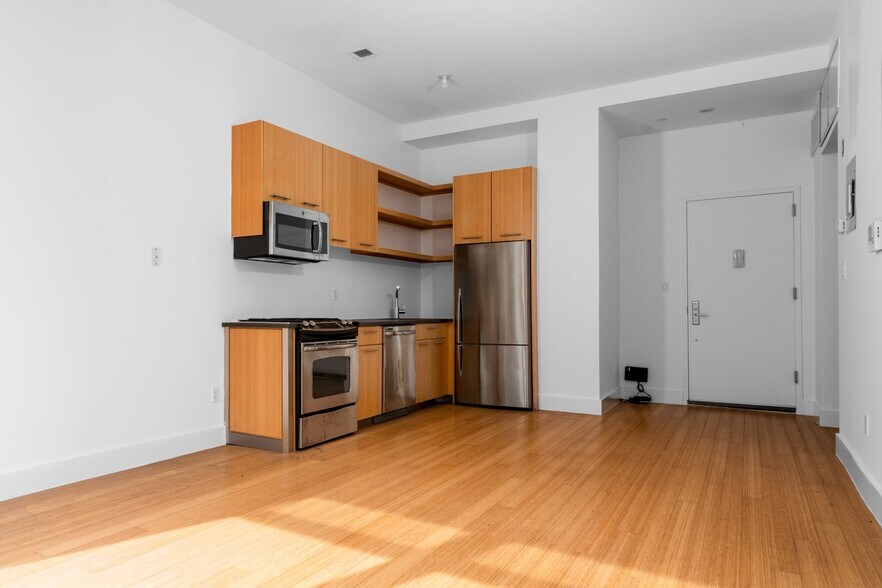 Building Photo - 177 Concord St