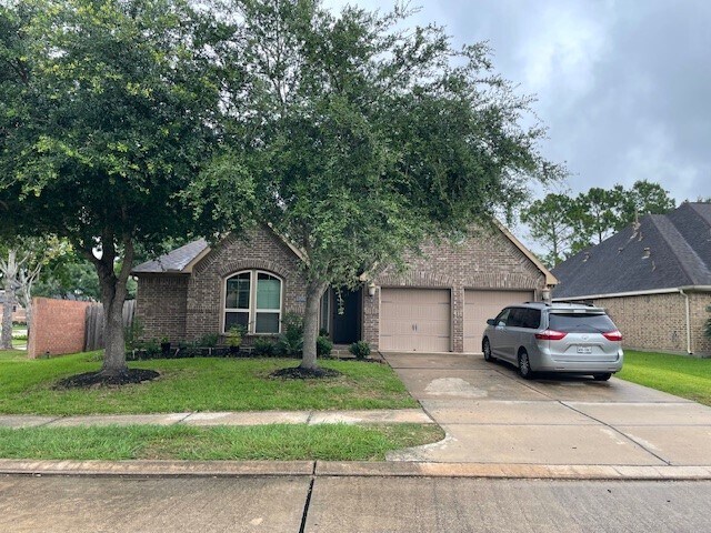 Building Photo - 2801 Field Hollow Dr