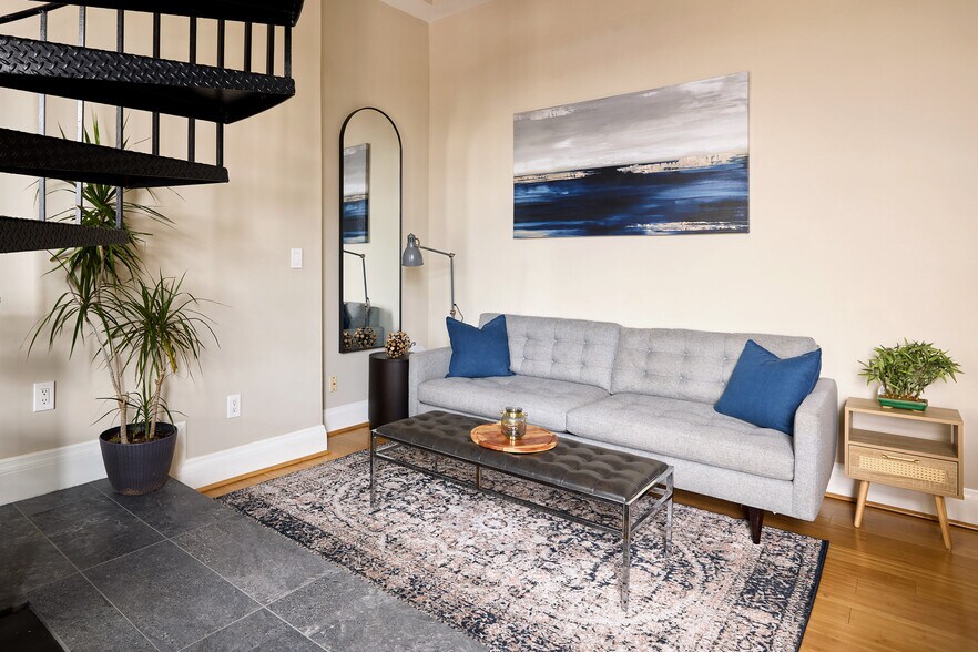 Building Photo - 440 Hopkins St