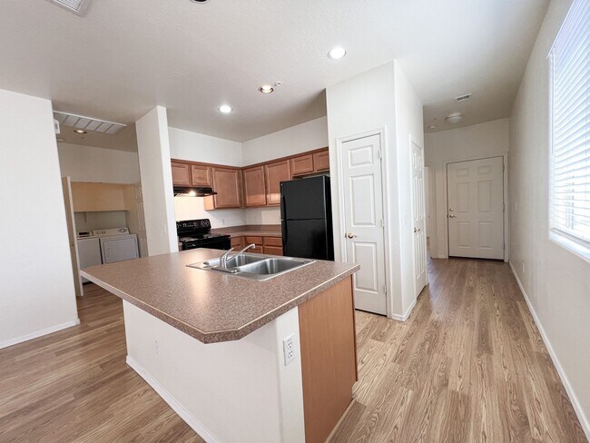 Building Photo - 1715 Pinon Dr