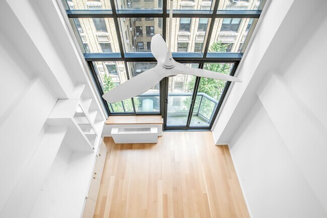 Building Photo - 250 W 89th St