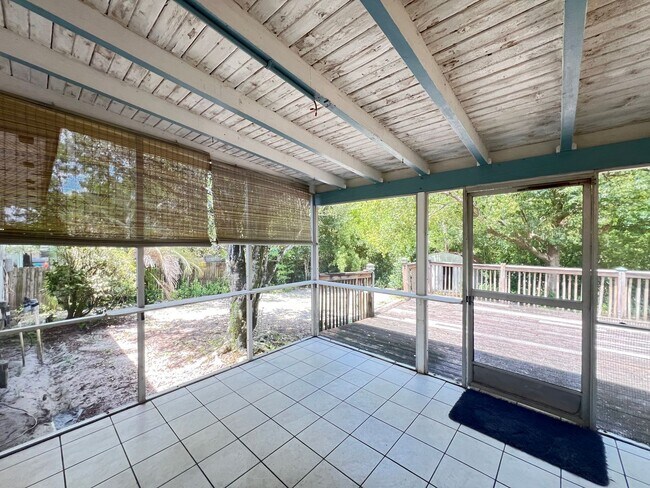 Building Photo - Charming Deltona Lakes Home!