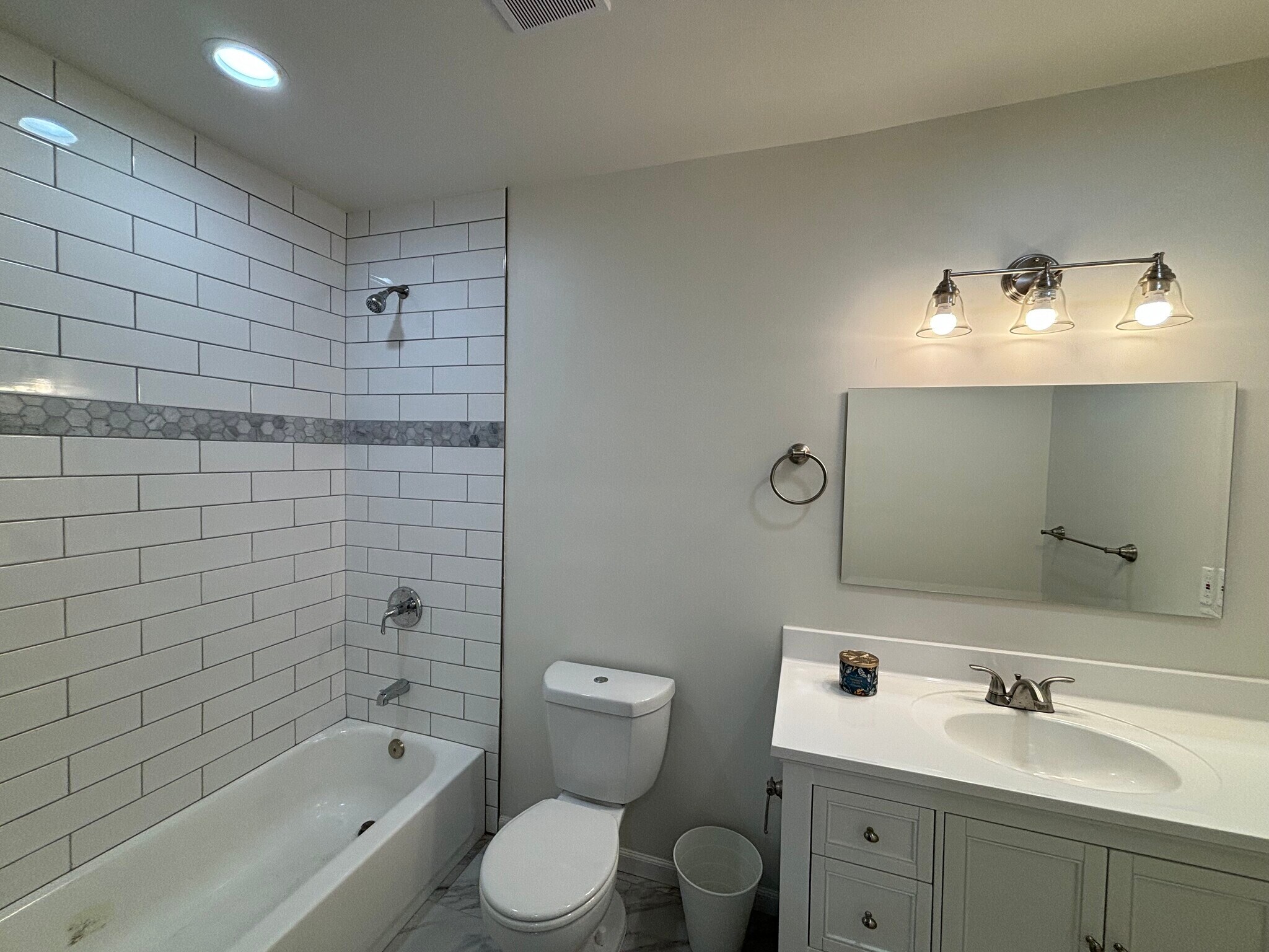 Large bathroom - 6421 Gary Ct