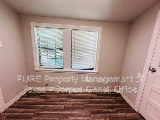 Building Photo - 1325 Tyler Ave