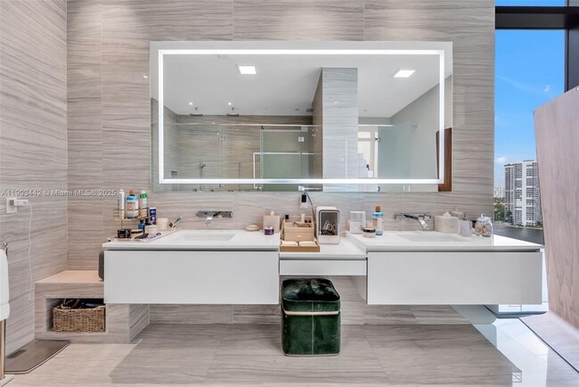 Building Photo - 5500 Island Estates Dr