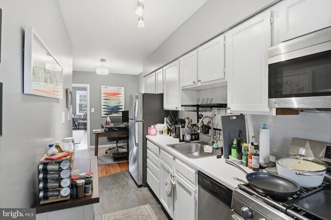 Building Photo - 7 Russell Rd