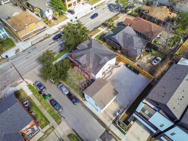 Building Photo - 1135 W Gray St