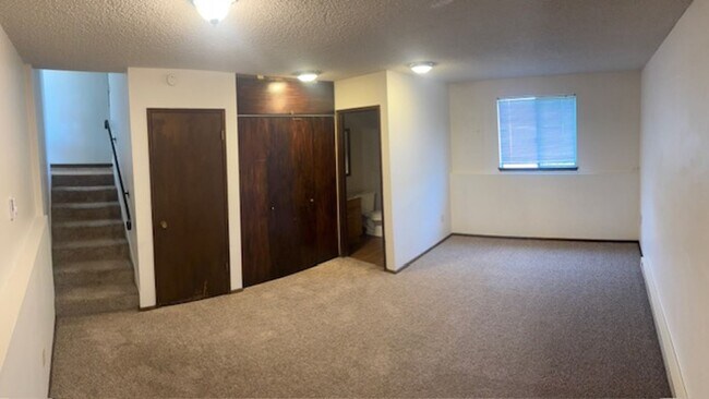 Building Photo - 1066