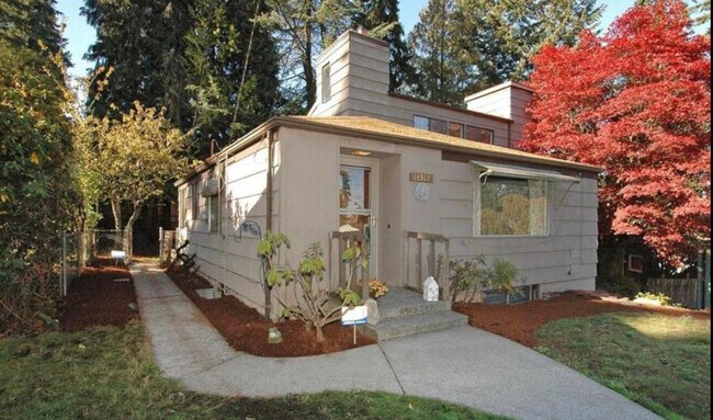 Building Photo - 14517 Sunnyside Ave N