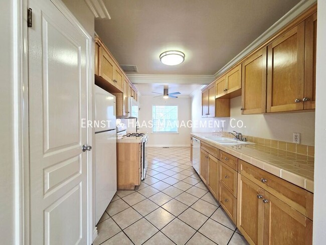 Building Photo - 5331 E The Toledo