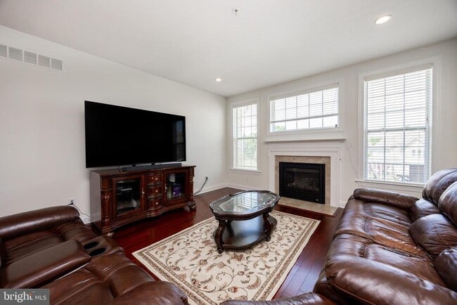 Building Photo - 71 Iron Hill Way