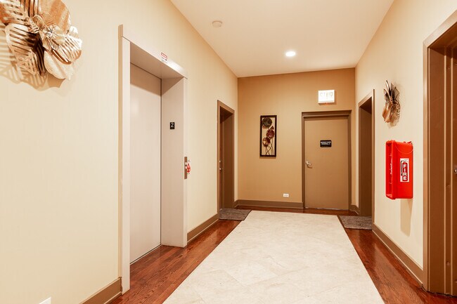 Building Photo - 5766 N Lincoln Ave