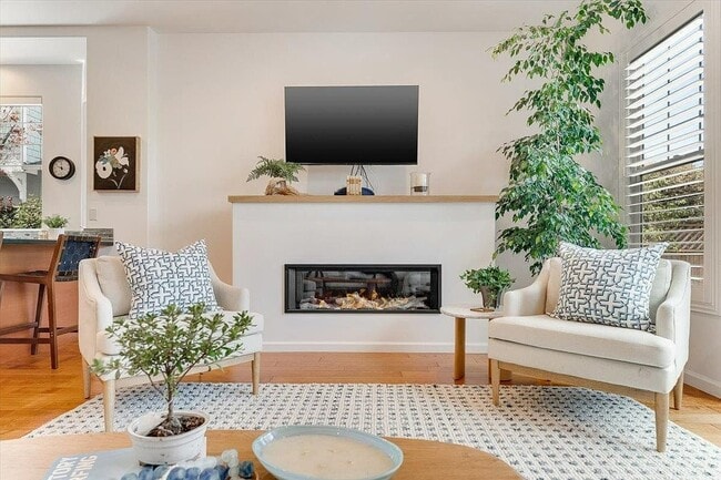 Building Photo - 513 Hill St