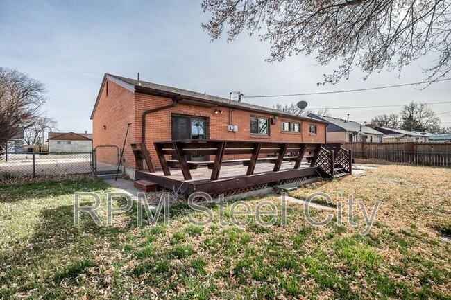 Building Photo - 1529 Alexander Cir