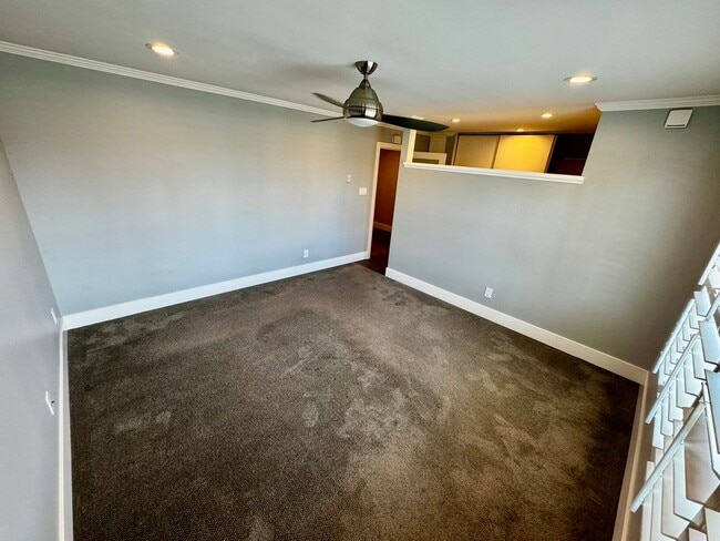 Building Photo - REMODELED 1 BEDROOM CONDO - Naples Island ...