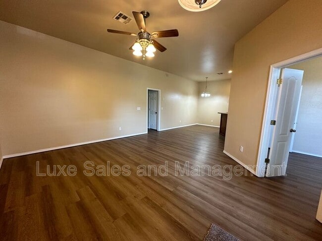Building Photo - 706 Rockridge Cir