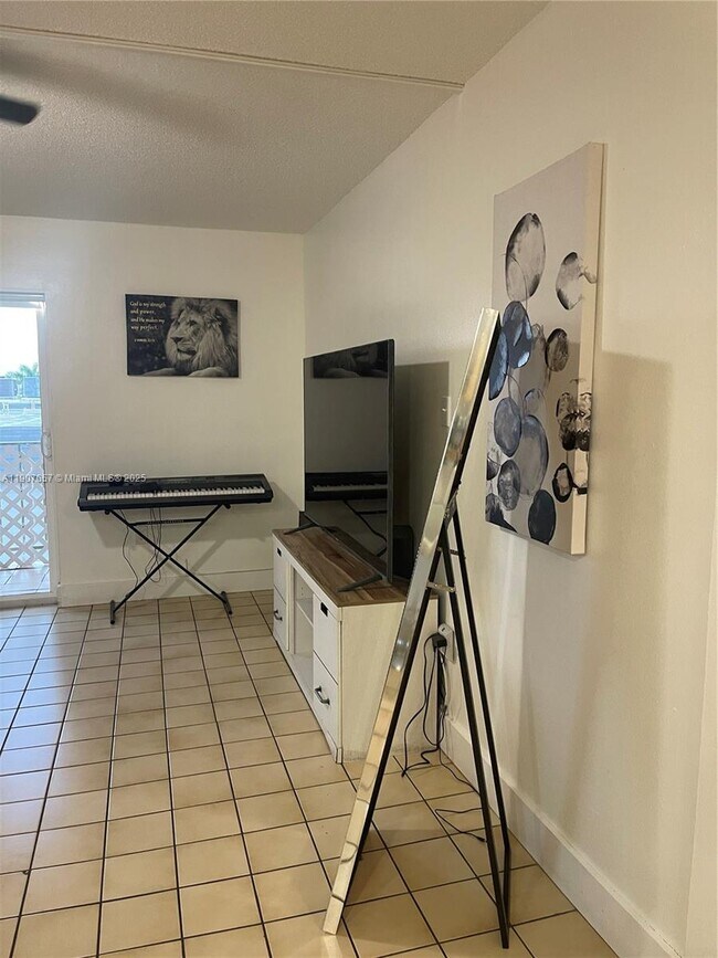 Building Photo - 6190 W 19th Ave