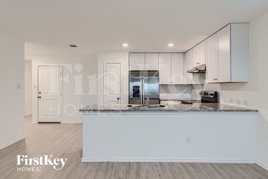 Building Photo - 3945 Far Horizon