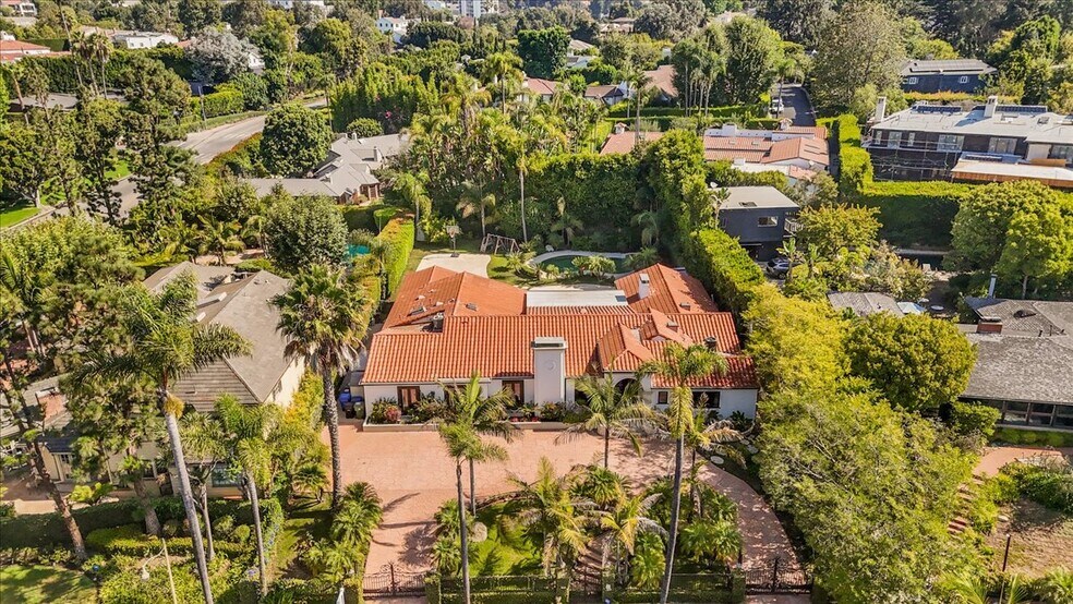 Building Photo - 114 S Layton Dr