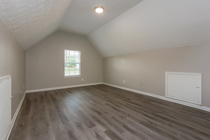 Building Photo - 204 Biltmore Way