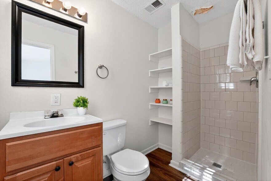 Building Photo - 2516 Peachwood Cir NE