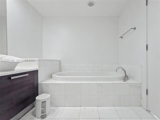 Building Photo - 2950 NE 188th St