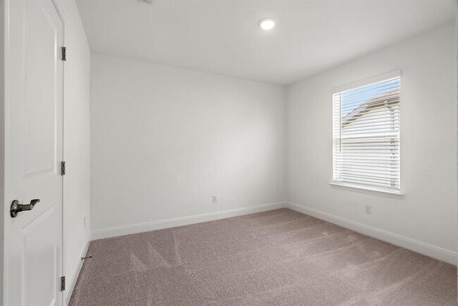 Building Photo - 520 Madelines Mdw Ln