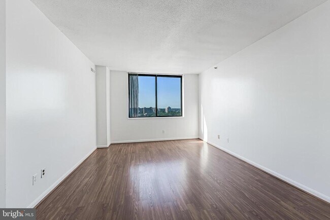 Building Photo - 3713 S George Mason Dr