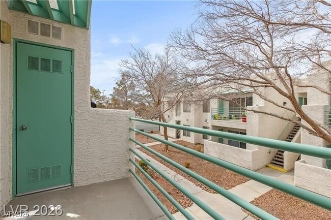 Building Photo - 7100 W Pirates Cove Rd