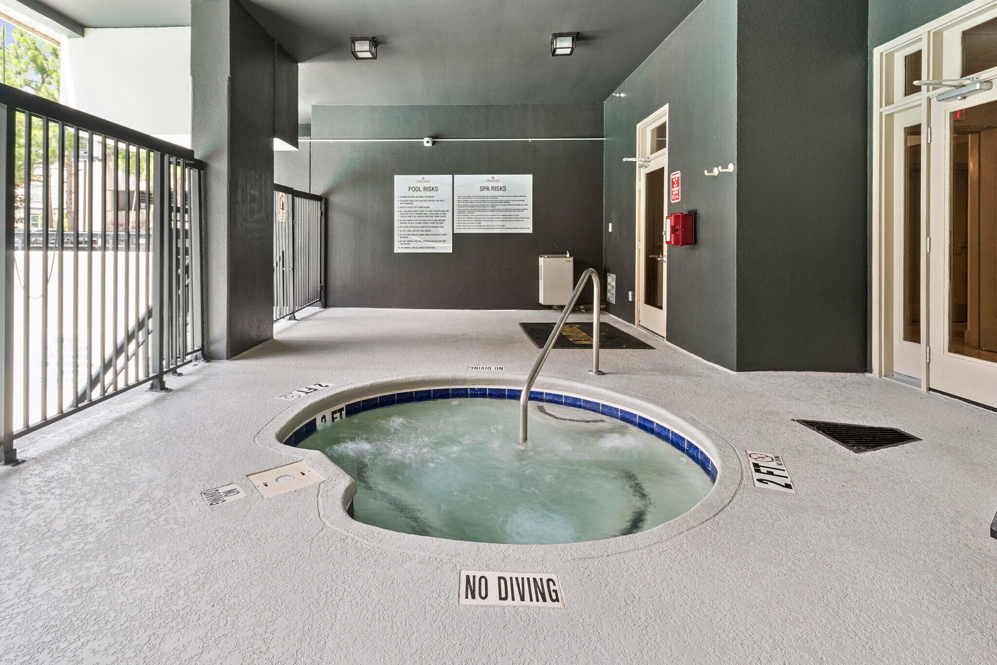 Building Photo - 3481 Lakeside Dr NE