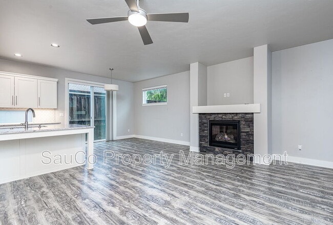 Building Photo - 13227 SW Maxfield Ln