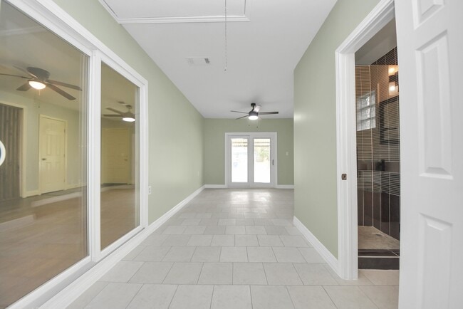 Building Photo - 6214 Diamond Ct