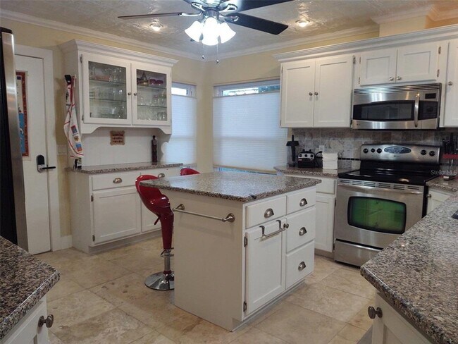 Building Photo - 10906 W Cove Harbor Dr