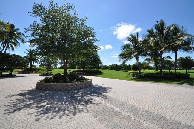 Building Photo - 5747 Paddington Way