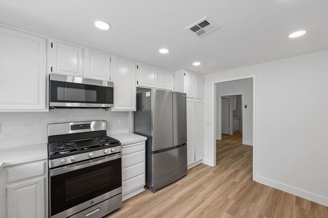 Building Photo - Beautifully Updated Townhome in Dana Point