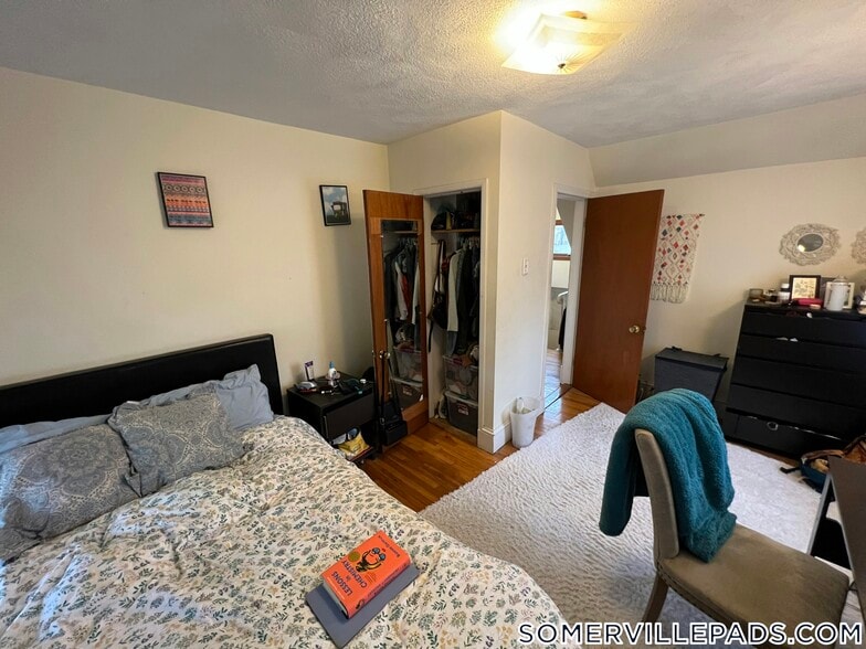 Building Photo - 213R Holland St.