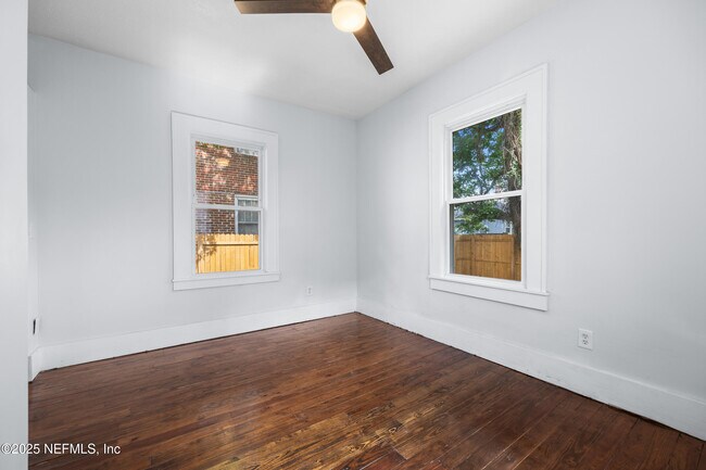 Building Photo - 131 Cottage Ave