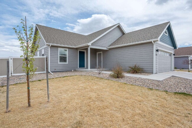 Building Photo - Like New Single Family Home!