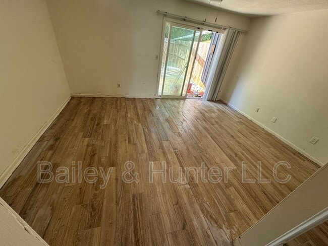 Building Photo - 6012 Regent Manor