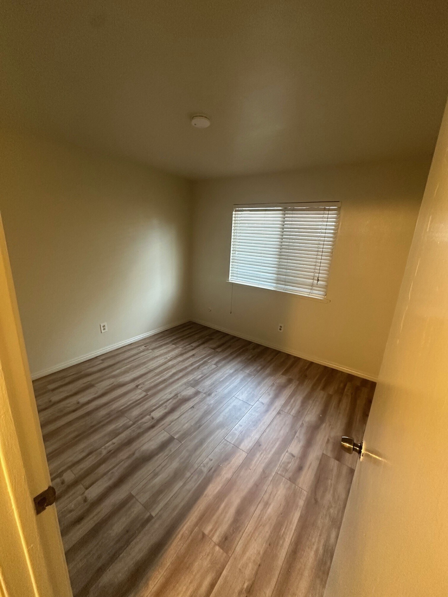 Building Photo - 2740 Mendonca Dr