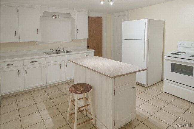 Building Photo - 143 Tyler St