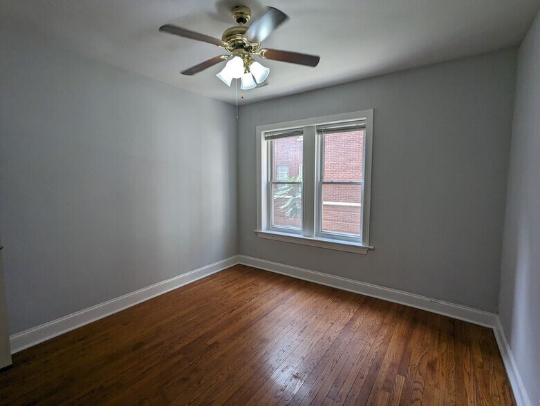 Building Photo - 5027 N Harding Ave