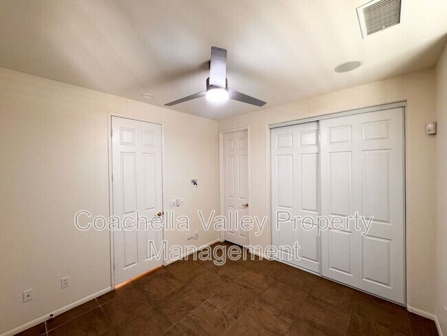 Building Photo - 138 Shoreline Dr