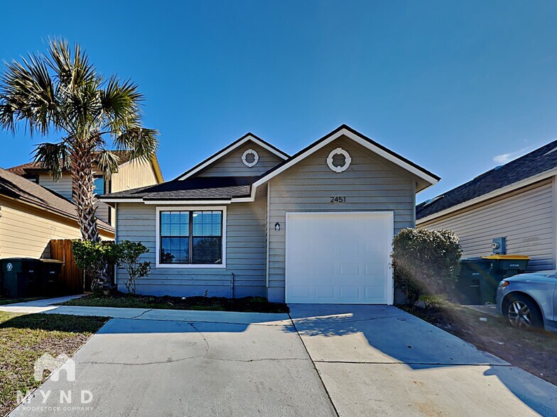 Primary Photo - 2451 Townsquare Dr