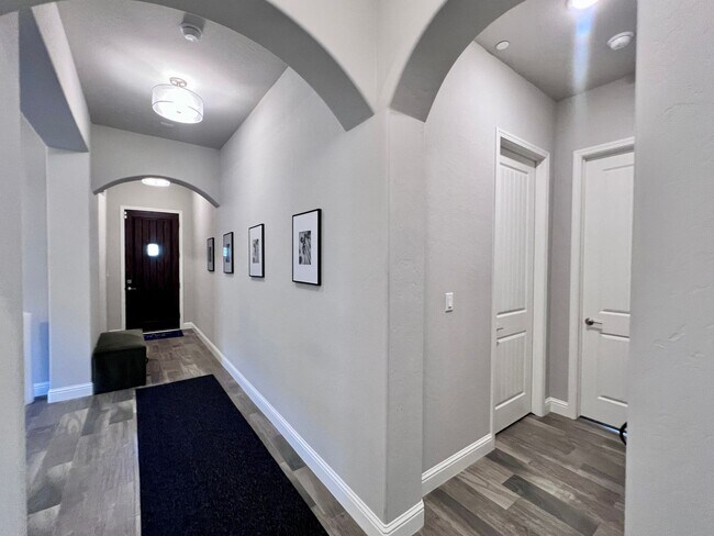 Building Photo - $2,895 Shepherd & Temperance, 3 Bedroom Mo...