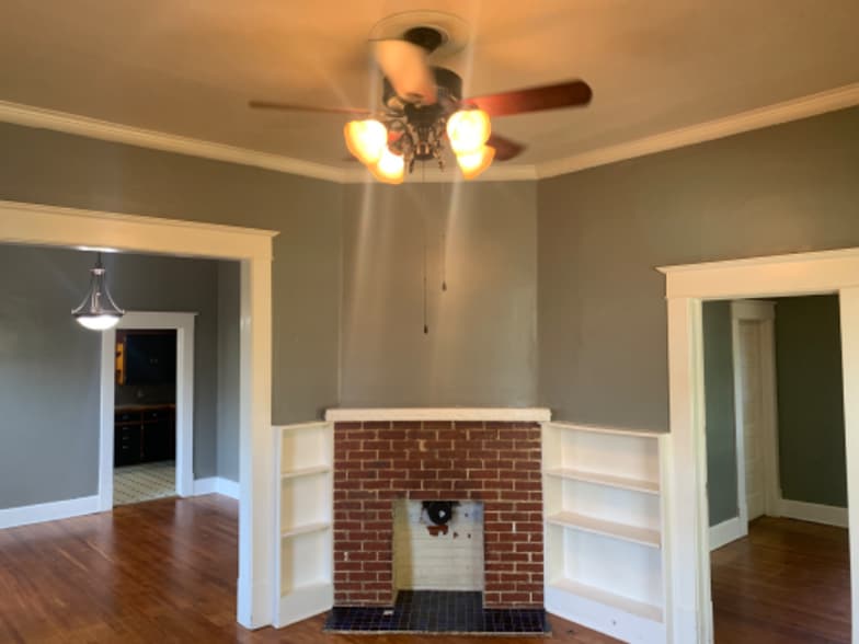 Building Photo - 533 E 9th St