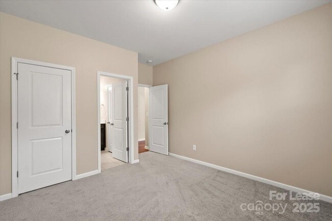 Building Photo - 2433 Chinkapin Ct