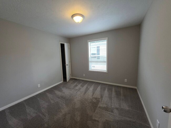 Building Photo - 11 Cardinal Hill Dr